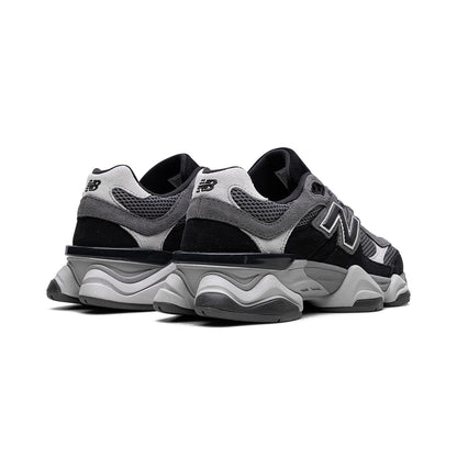 9060 "Black / Castlerock"